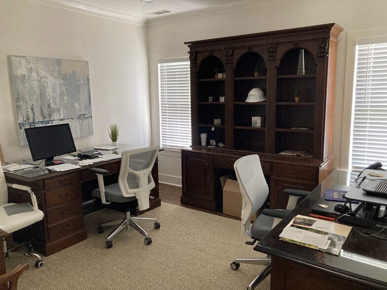 More Photos Of 4344 Congress Ave, Dallas Office For Sale