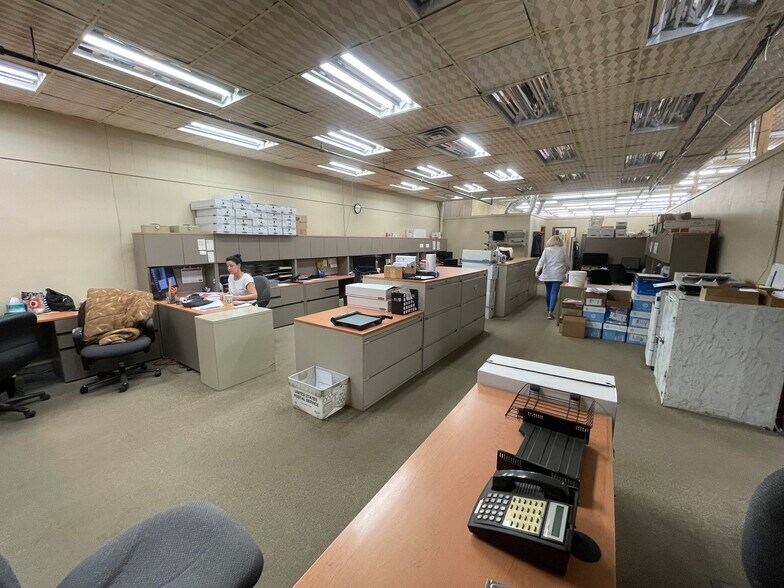 More Photos Of 7757 Lawrence, Norridge Department Store For Lease