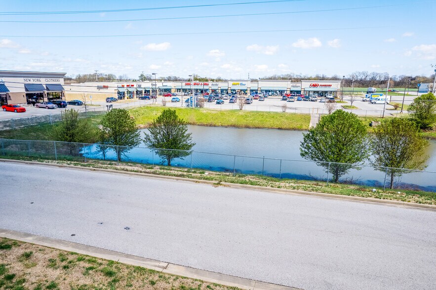 More Photos Of 200-266 Segler Dr, Oak Grove General Retail For Sale