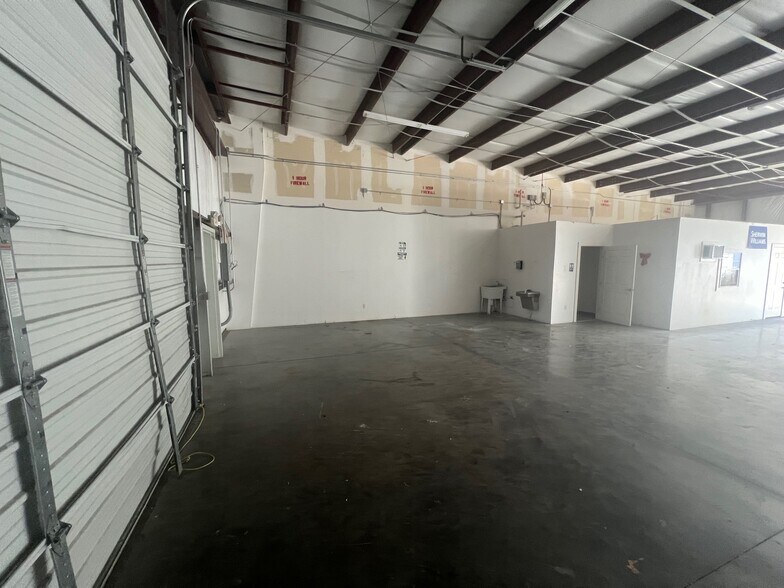 More Photos Of 317 E Cedar Ave, McAllen Warehouse For Lease