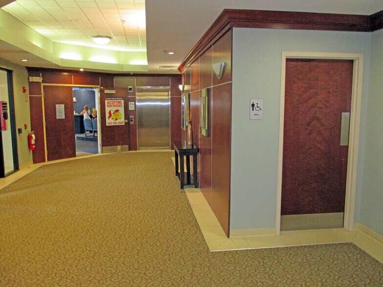 More Photos Of 51 Webb Pl, Dover Office For Sale