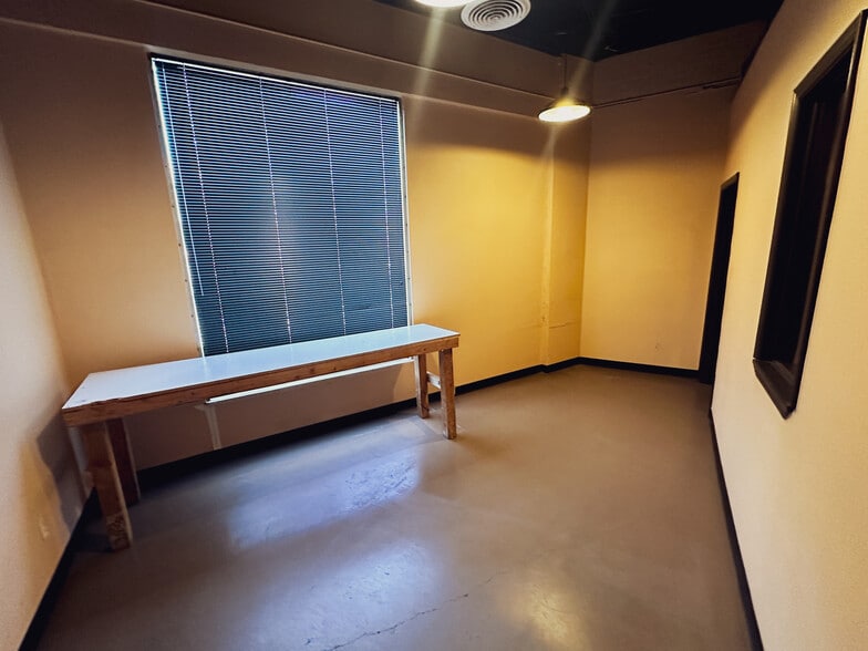 More Photos Of 140 N Cotton St, El Paso Warehouse For Lease