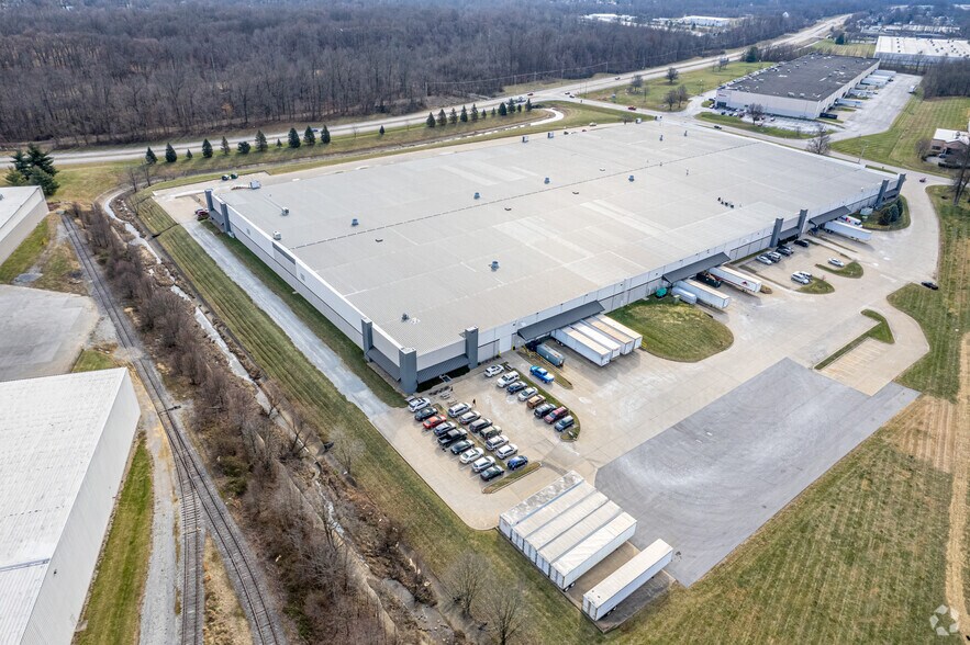 More Photos Of 7101 Intermodal Dr, Louisville Warehouse For Lease