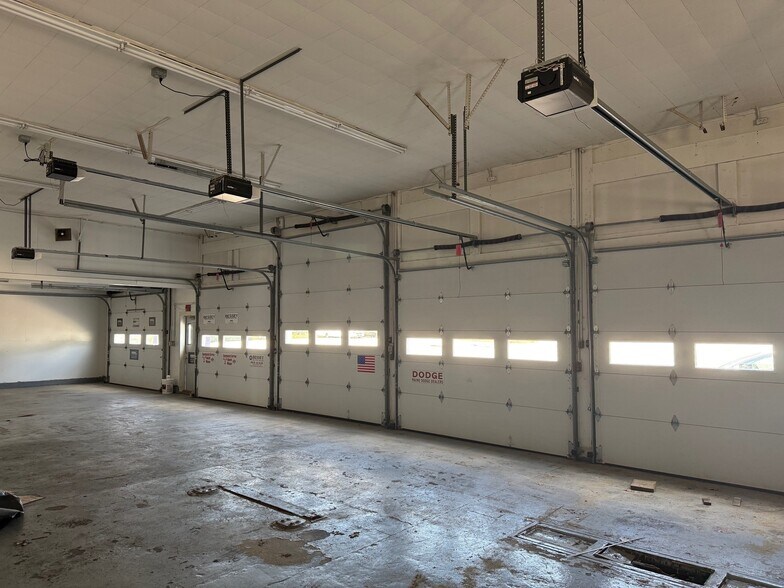 More Photos Of 209 Main St, South Paris Auto Dealership For Sale