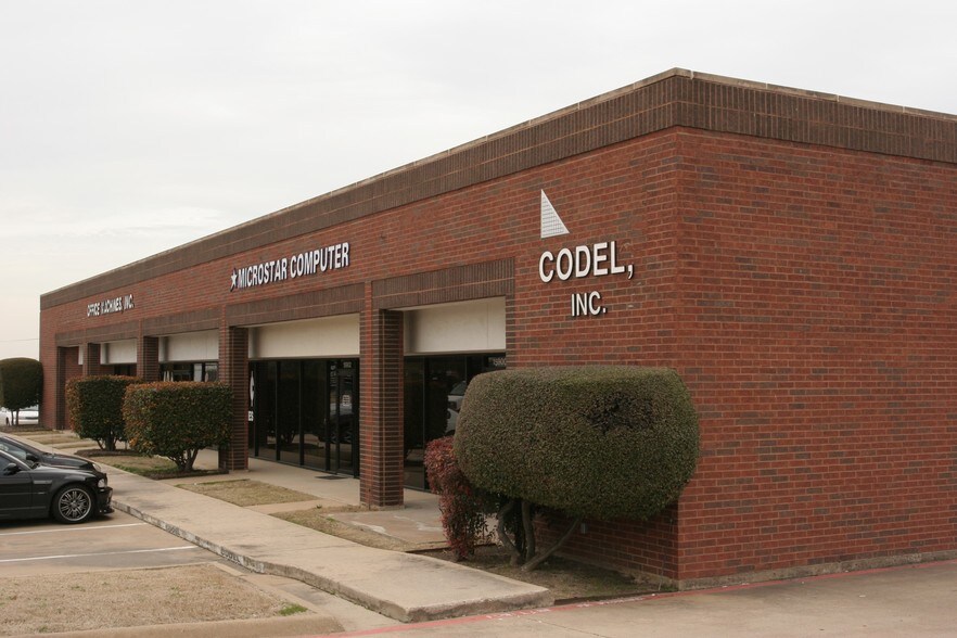 More Photos Of 15900-15960 Midway Rd, Addison Light Manufacturing For Lease