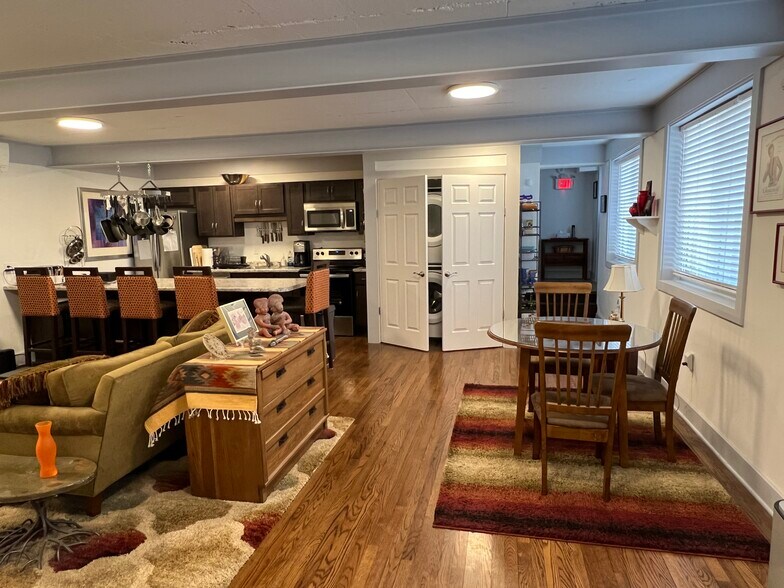More Photos Of 9140 Perry Hwy, Pittsburgh Office For Sale
