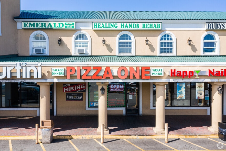 More Photos Of 1471-1491 State Route 23, Wayne Restaurant For Lease