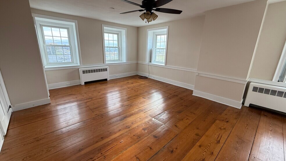 More Photos Of 797 Main St, Tatamy Office Residential For Lease