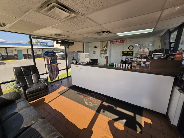 More Photos Of 1137 US Highway 19, Holiday Auto Repair For Sale