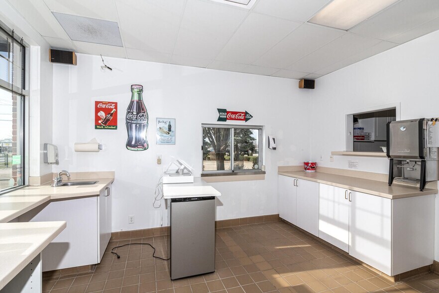 More Photos Of 9270 E 141st St, Noblesville Fast Food For Sale