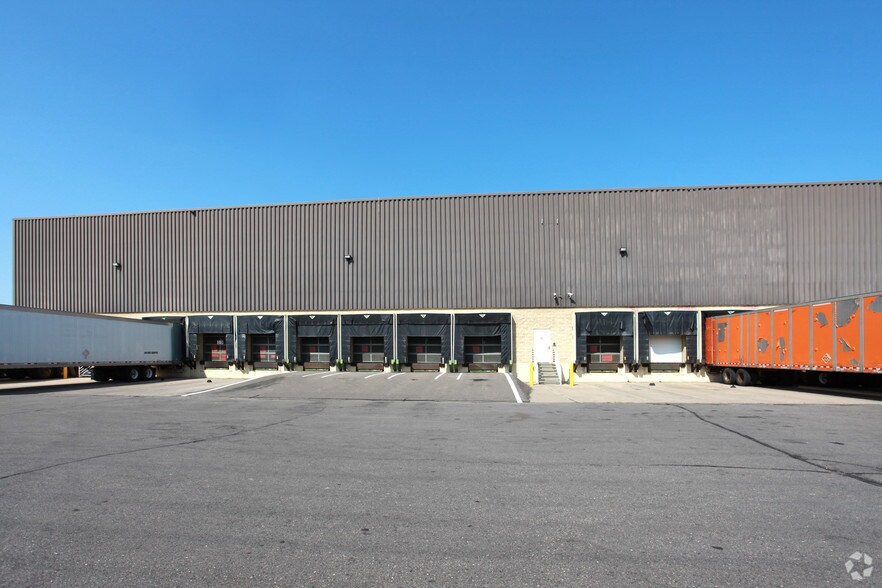 More Photos Of 1105 N Xenium Ln, Plymouth Distribution For Lease