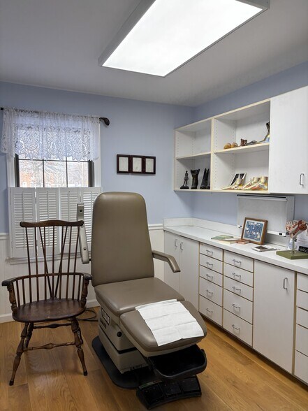 More Photos Of 20 Old Kings Hwy, Darien Medical For Sale