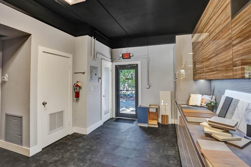 More Photos Of 2206 NE 26th St, Fort Lauderdale Office For Sale