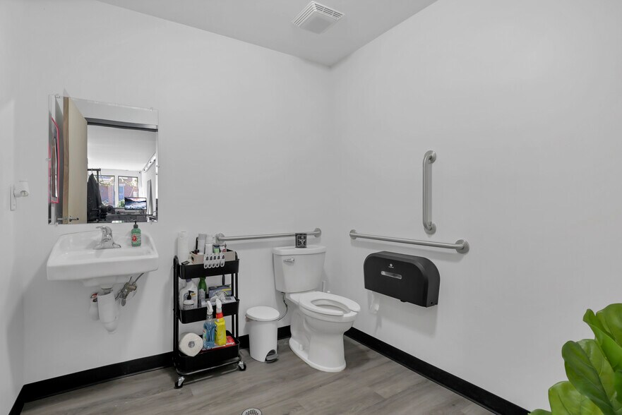 More Photos Of 1555-1563 N 4th St, Columbus Apartments For Sale