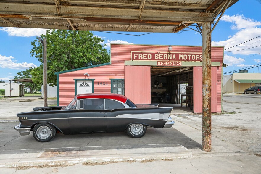 Primary Photo Of 1421 2nd St, Pleasanton Auto Repair For Sale