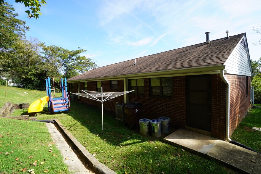 More Photos Of 706 Jay St, Jefferson City Apartments For Sale