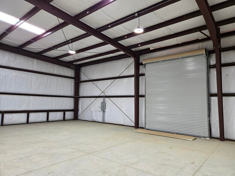 More Photos Of 5240 Doolittle Ave, Shafter Manufacturing For Lease
