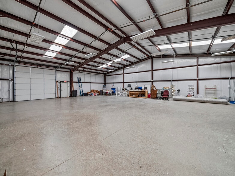 More Photos Of 10 Regency Dr, Wylie Light Distribution For Lease