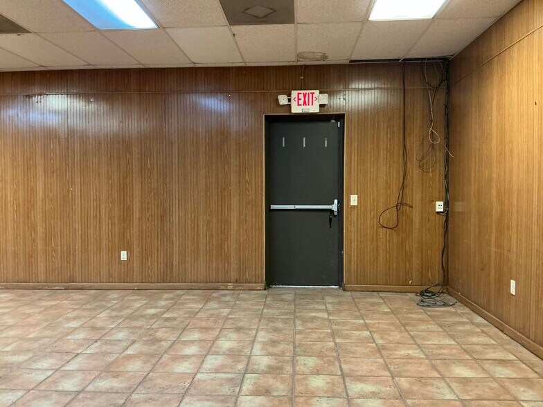 More Photos Of 908 Cecilia St, Alice Warehouse For Lease