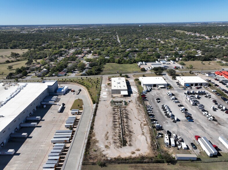 More Photos Of 4901 Parker Henderson Rd, Fort Worth Warehouse For Lease