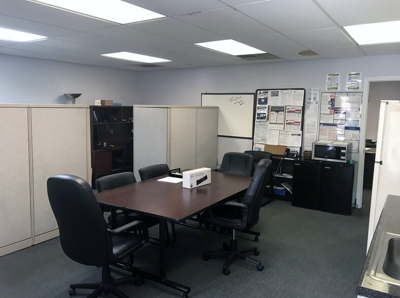 More Photos Of 1727 Peters Creek Rd NW, Roanoke Office For Lease
