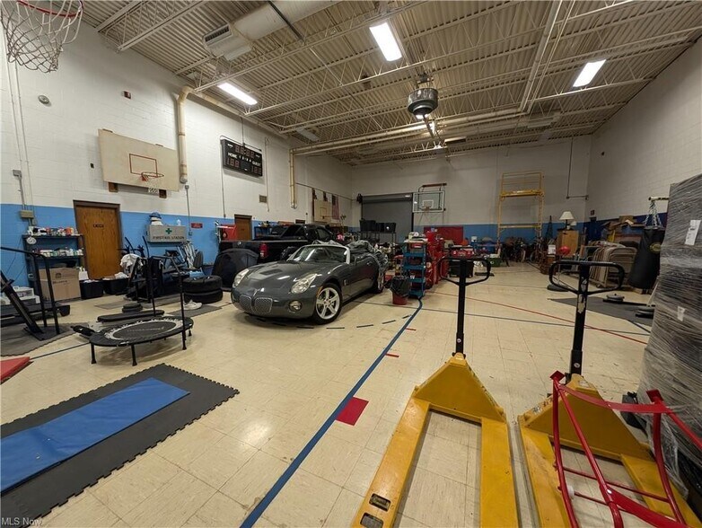 More Photos Of 66 Roosevelt St, Reedy Manufacturing For Sale