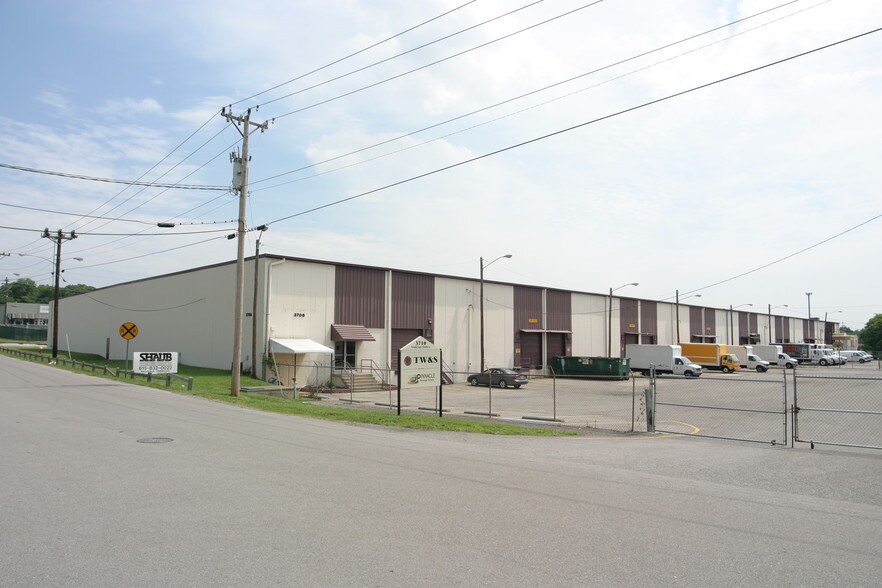 More Photos Of 3706-3710 Vulcan Dr, Nashville Distribution For Lease