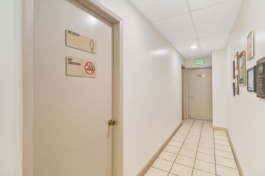 More Photos Of 1076 Florida Central Pky, Longwood Warehouse For Lease