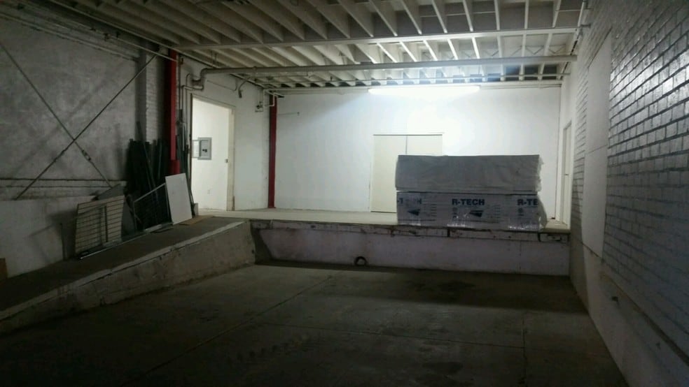 More Photos Of 2000-2010 W 62nd St, Los Angeles Warehouse For Sale