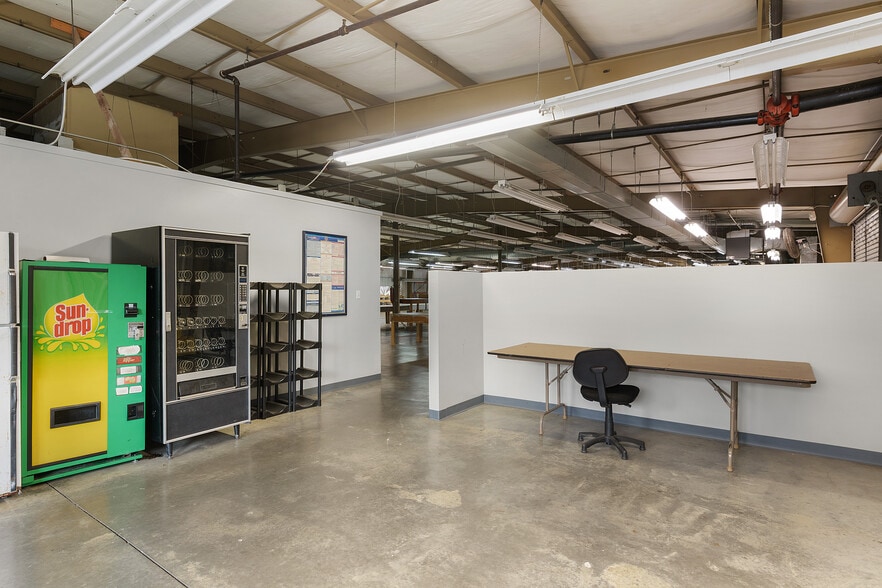 More Photos Of 205 Industrial Pike, Whitwell Manufacturing For Sale