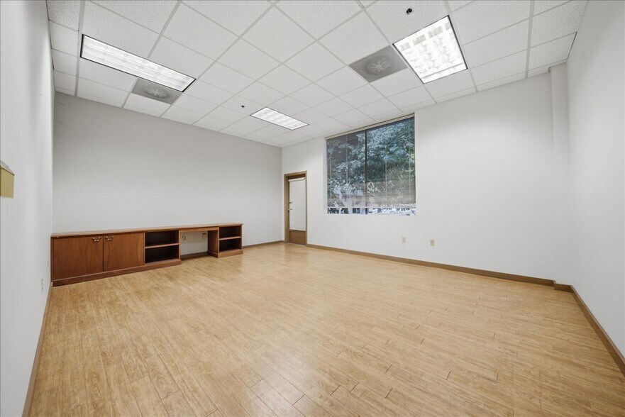 More Photos Of 700 University Ave, Sacramento Office For Lease