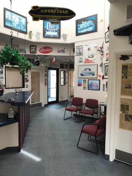 More Photos Of 48646 Gratiot Ave, New Baltimore Office For Sale