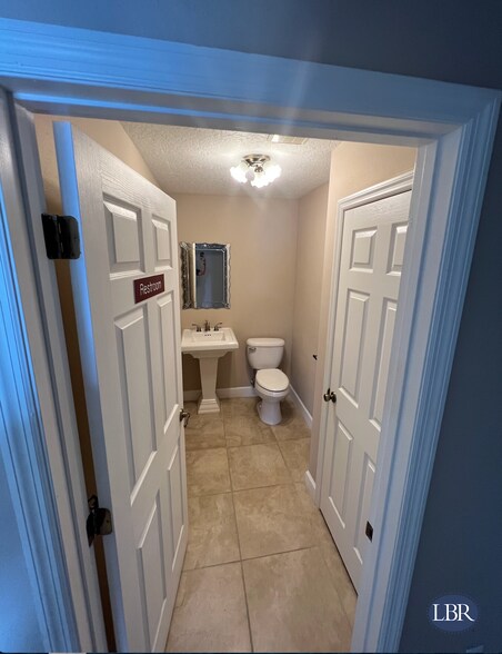 More Photos Of 1840 Sarno Rd, Melbourne Office For Sale