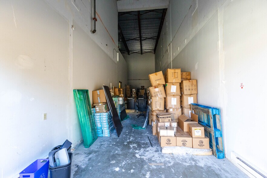 More Photos Of 3871 N Fraser Way, Burnaby Showroom For Sale