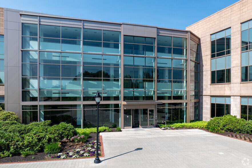 More Photos Of 100 Waumbec Dr, Dover Unknown For Lease