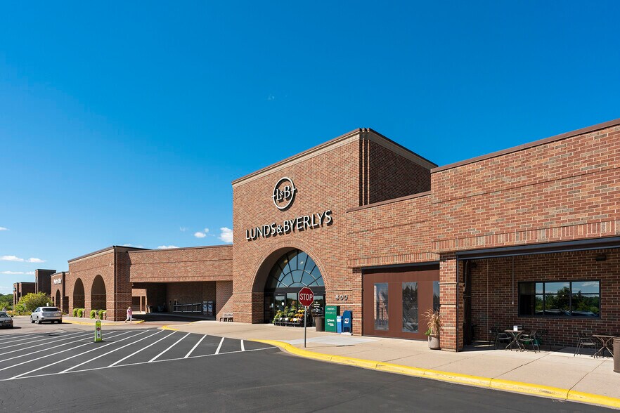 More Photos Of 800-860 W 78th St, Chanhassen General Retail For Lease