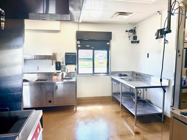 More Photos Of 500 N Giant City Rd, Carbondale Fast Food For Sale