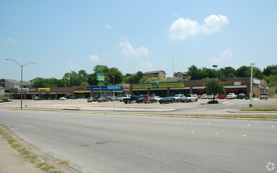 More Photos Of 1201 Woodhaven Blvd, Fort Worth Storefront For Lease