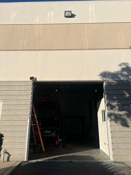 More Photos Of 14905 Paramount Blvd, Paramount Warehouse For Sale