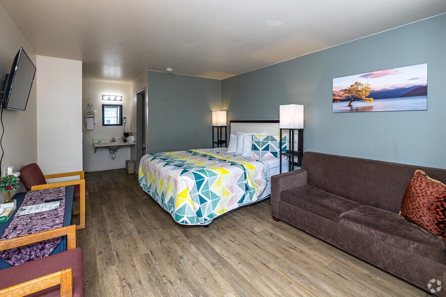 More Photos Of 910 River Rd, Wisconsin Dells Hotel For Sale