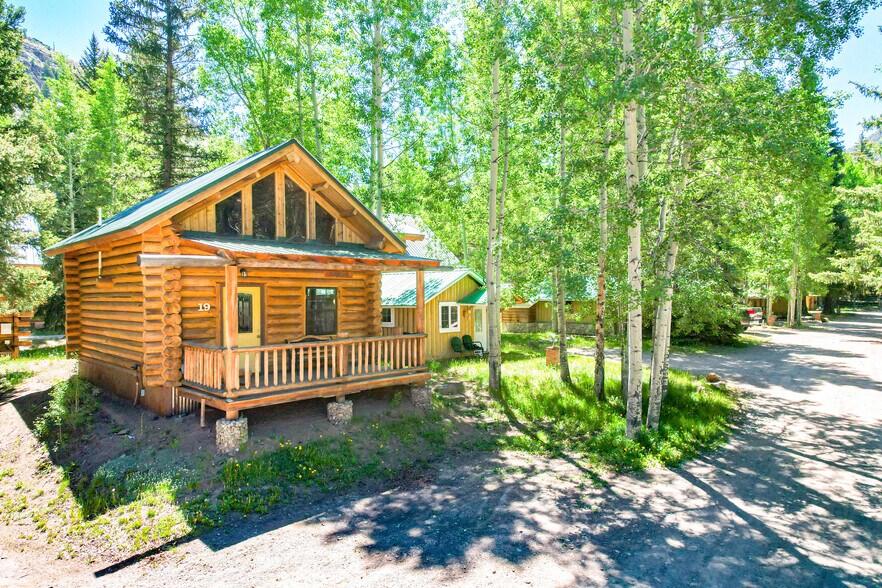 More Photos Of 860 County Road 142, Lake City Hotel For Sale