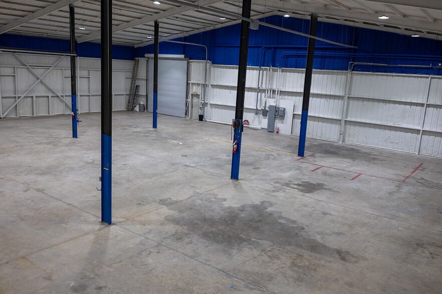 More Photos Of 6160 Mineral Wells Hwy, Weatherford Industrial For Lease