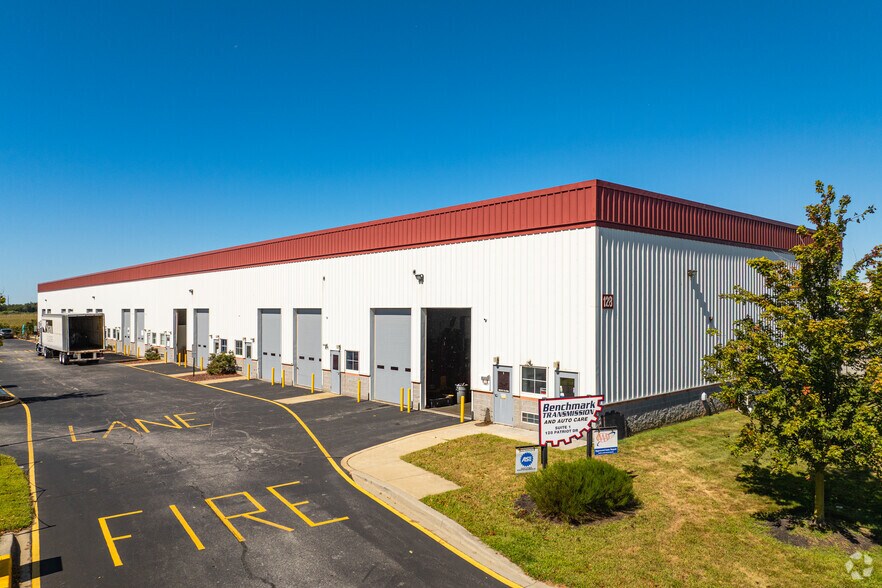Primary Photo Of 128 Patriot Dr, Middletown Warehouse For Lease
