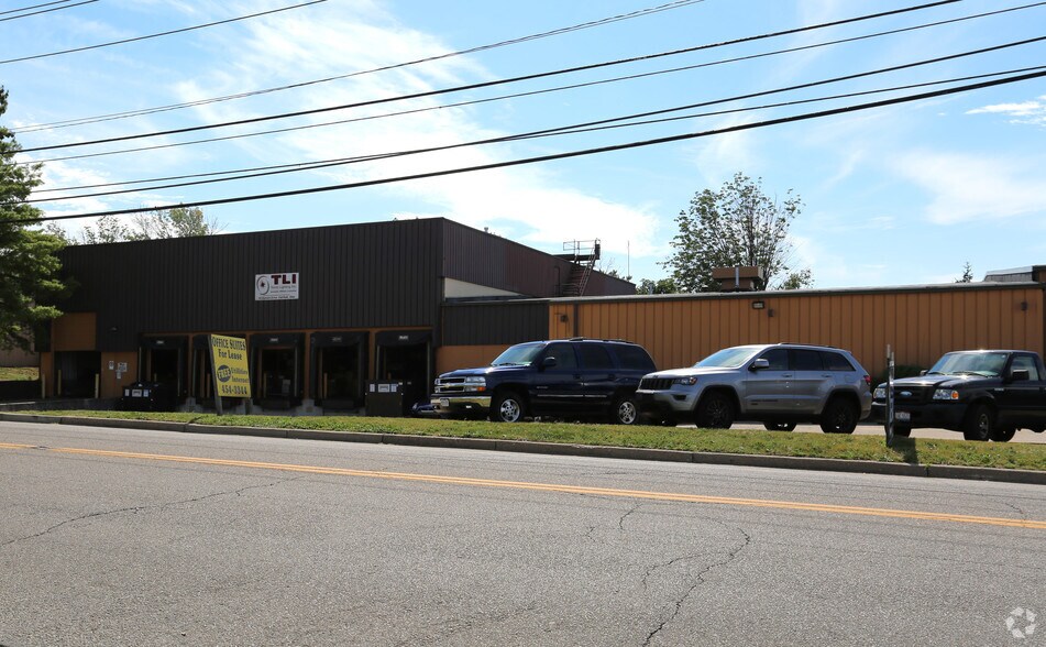 More Photos Of 33 Donald Dr, Fairfield Warehouse For Lease