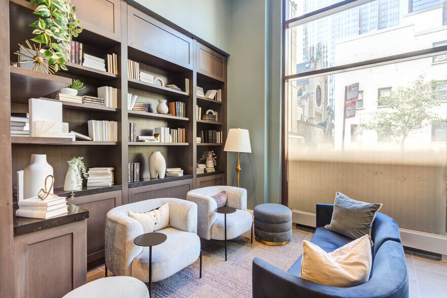 More Photos Of 747 N Wabash Ave, Chicago Apartments For Lease