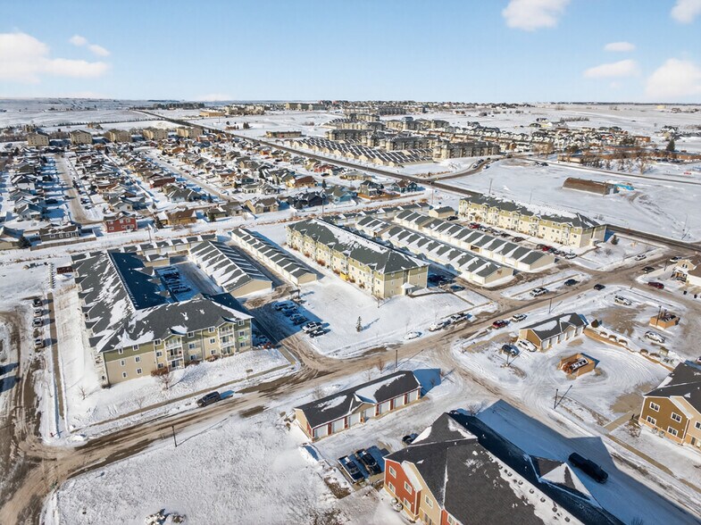 More Photos Of 2415-2501 24th Ave, Williston Apartments For Sale