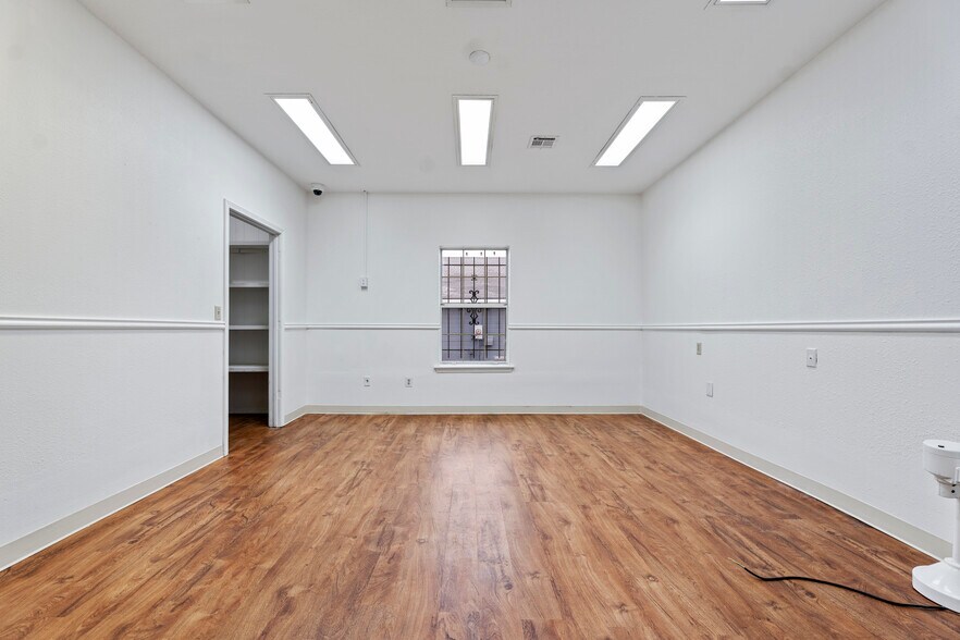 More Photos Of 71 Colt Square Dr, Fayetteville Loft Creative Space For Sale