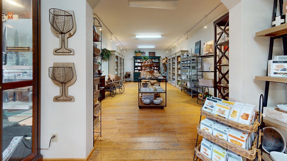 More Photos Of 225 SE 21st St, Grand Rapids Storefront Retail Office For Sale