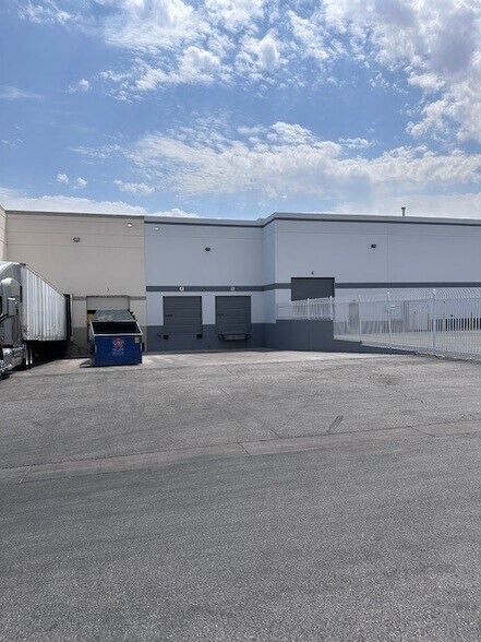 More Photos Of 7521 Eastgate Rd, Henderson Warehouse For Lease