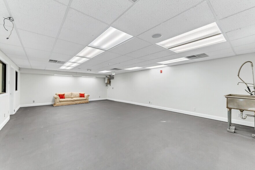 More Photos Of 1925 Francisco Blvd E, San Rafael Light Manufacturing For Lease